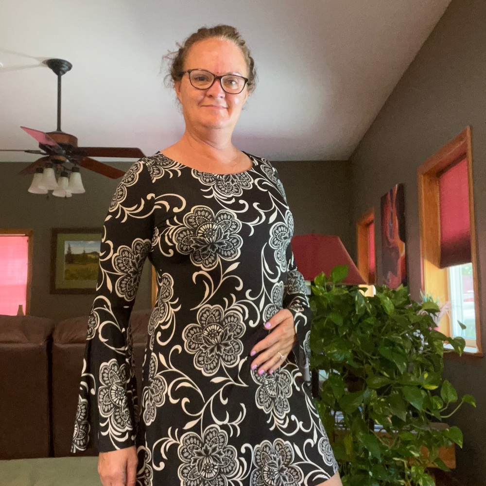 Black and white darling dress. Short style and unique arm / sleeve detail.